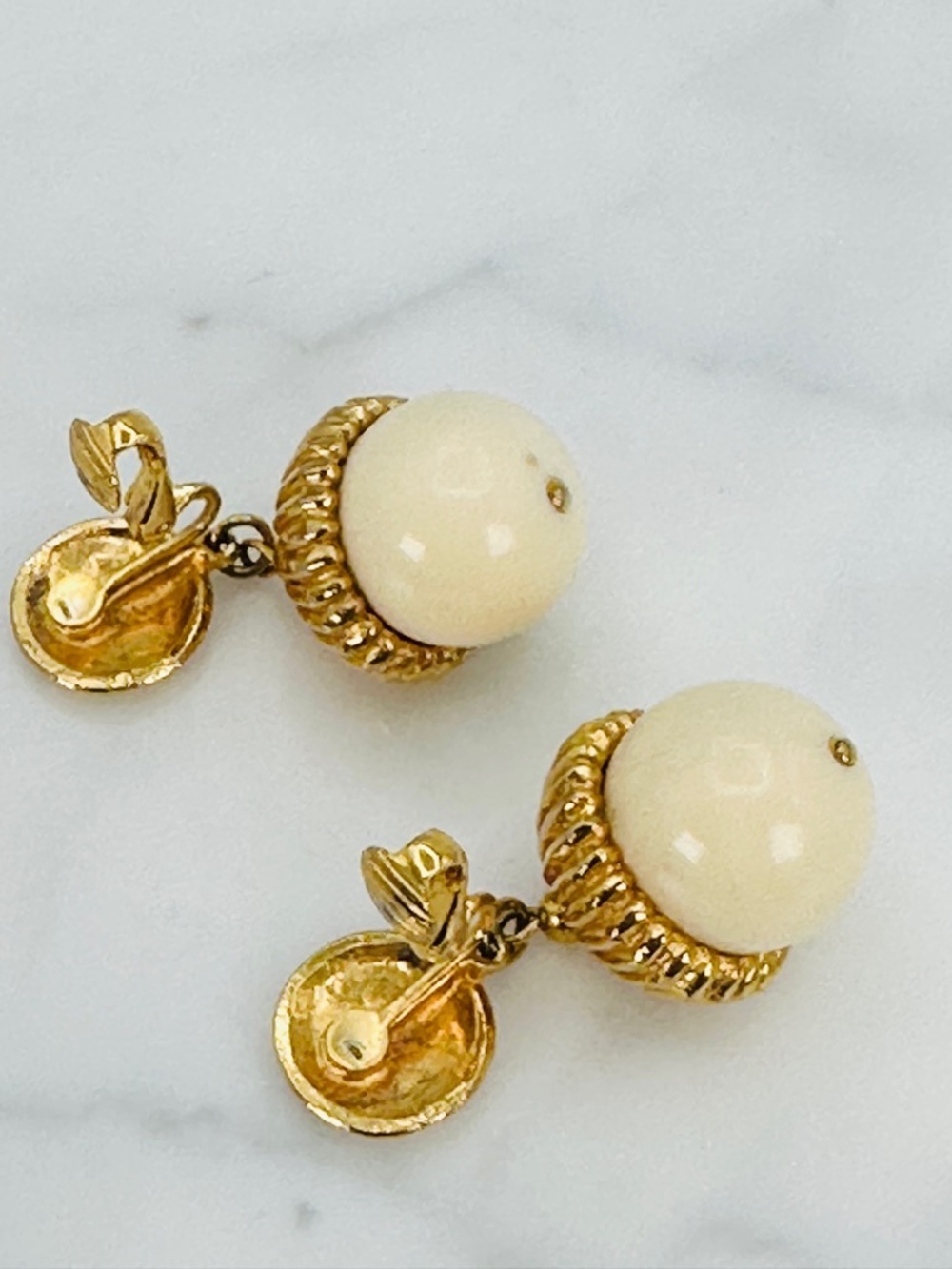 Vintage Cream and Gold Drop Clip On Earrings Hammered Disc with Ribbed Acorn Top - Picture 8 of 10